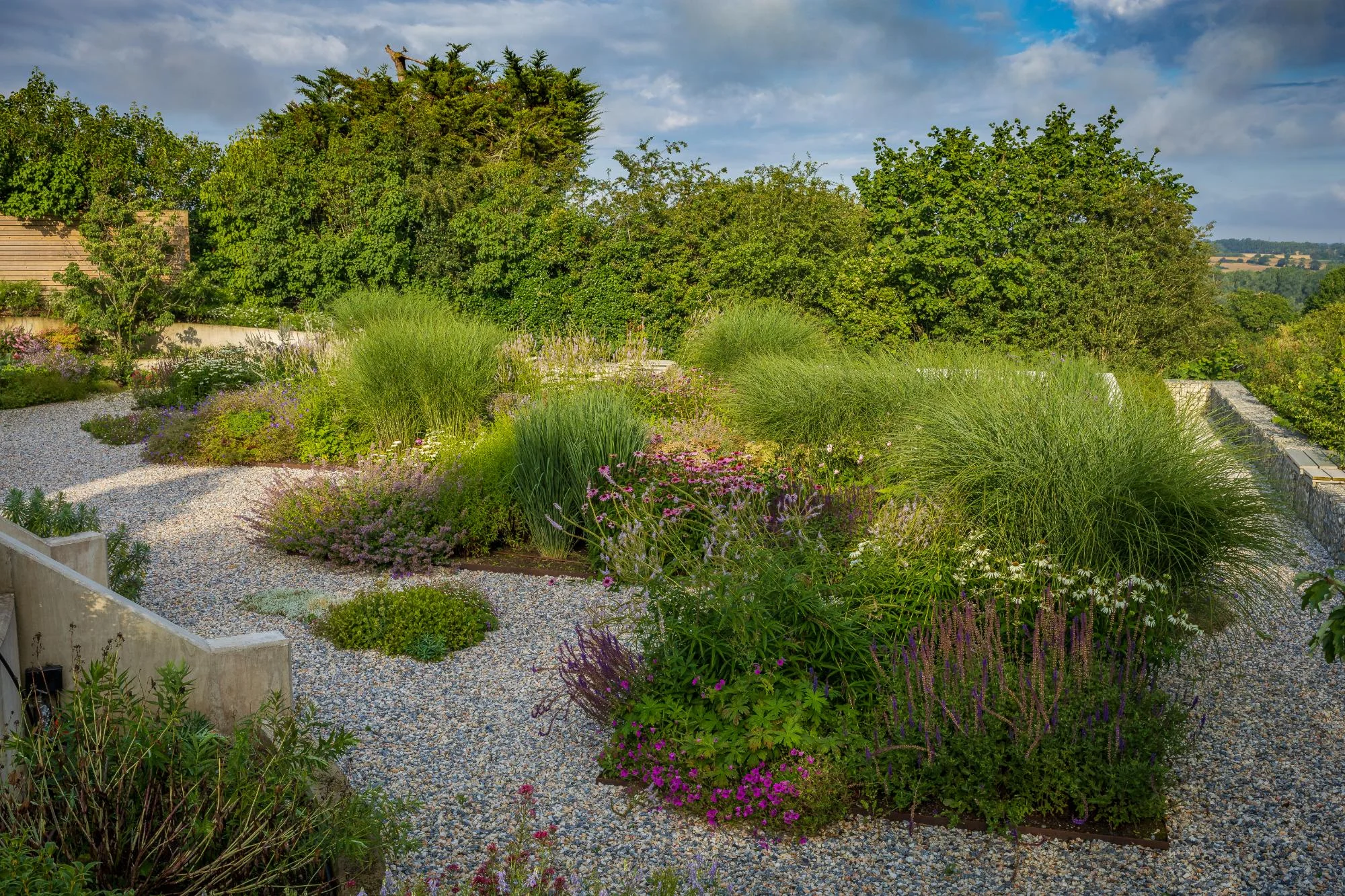 Contemporary Garden With a View - Gallery 08