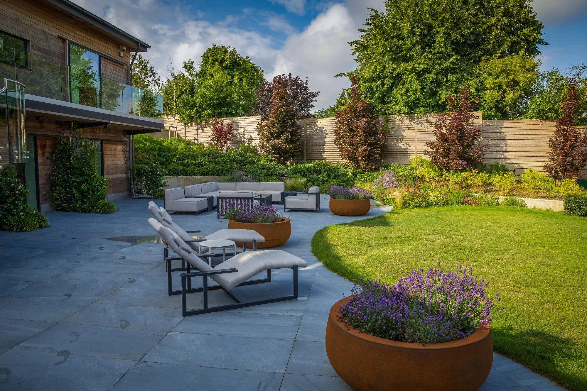 Contemporary Garden With a View - Gallery 09