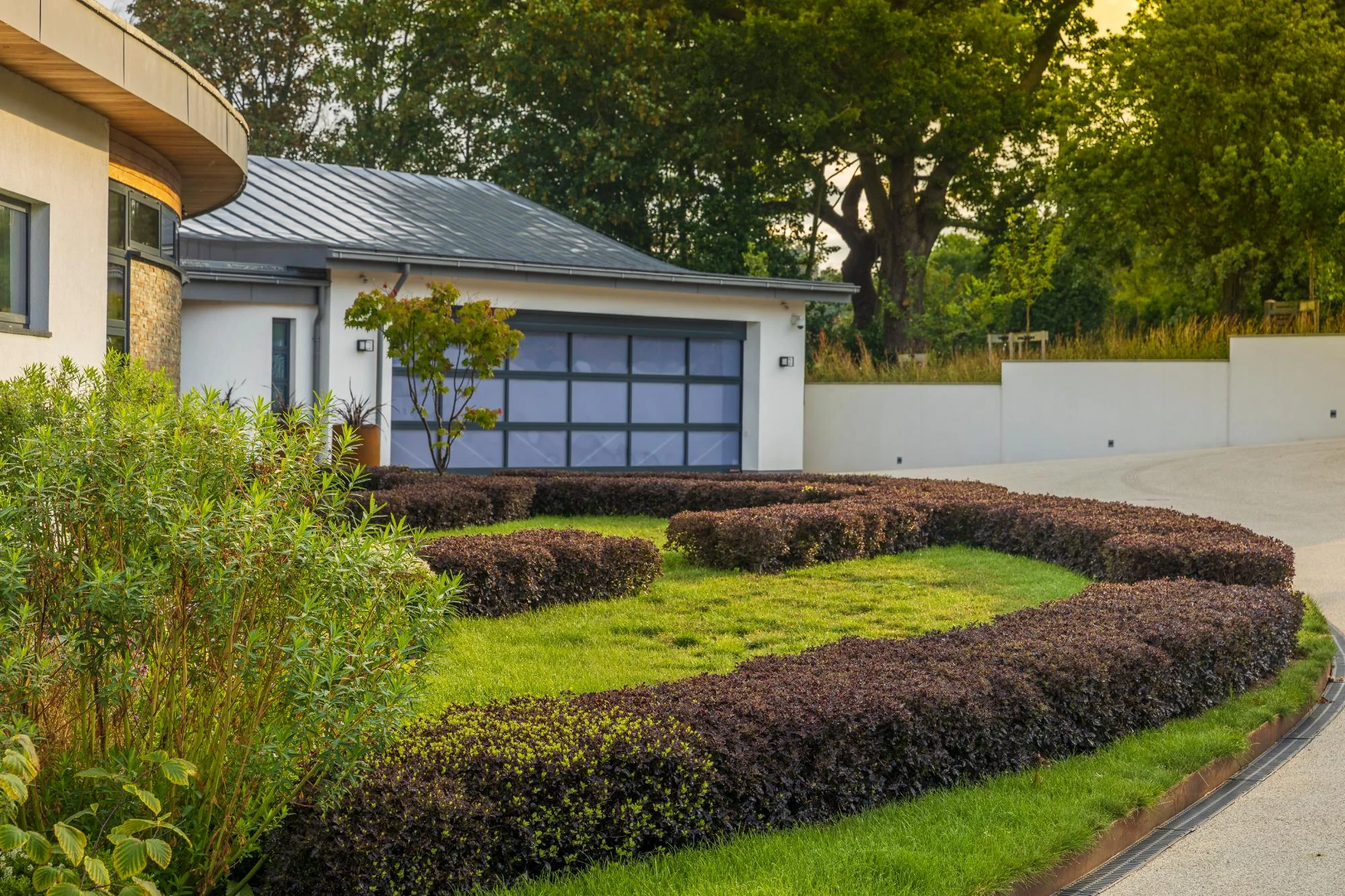 Contemporary Garden With a View - Gallery 11