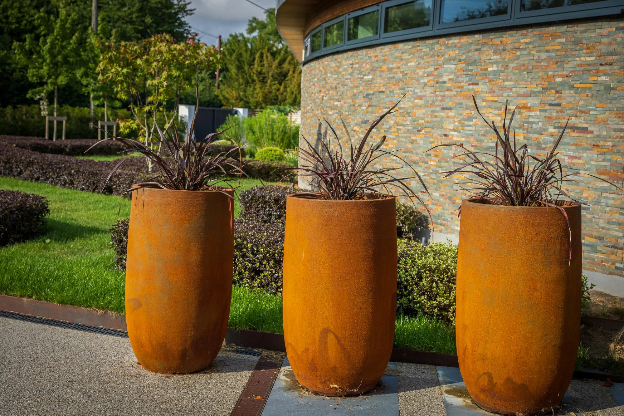 Contemporary Garden With a View - Gallery 12